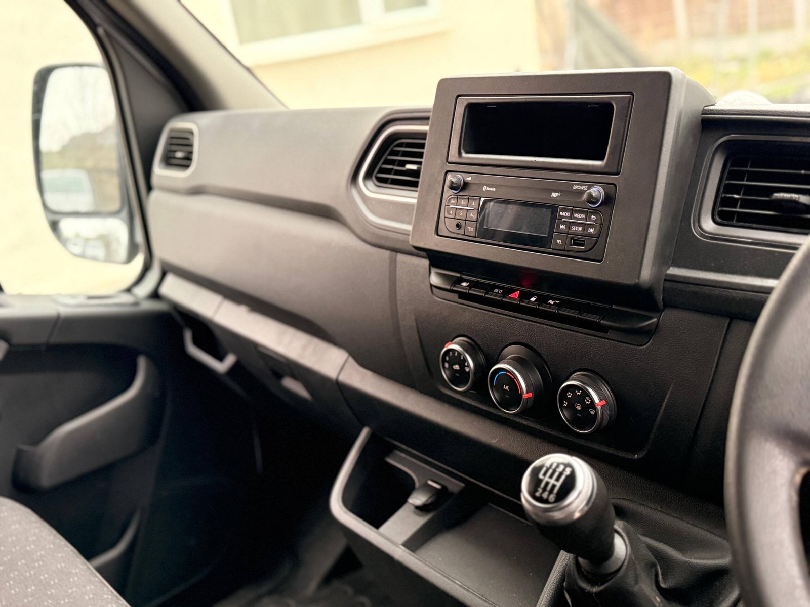 
								VAUXHALL MOVANO 2.3 2021 White full									